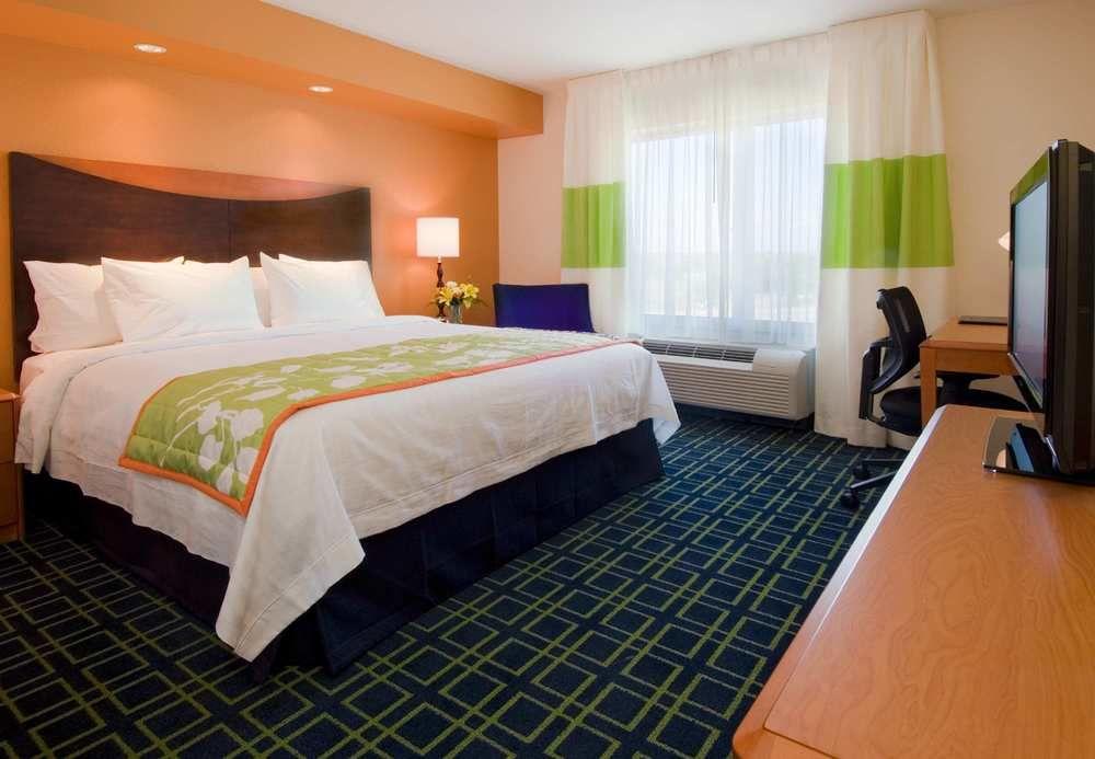 Hotel Fairfield & By Marriott Parmer Tech Ridge
